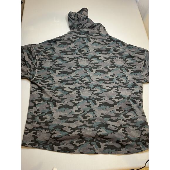 Fabletics Hoodie Camo Hadley Short Sleeve Athletic Top High Low Athleisure Sz M - Picture 4 of 6